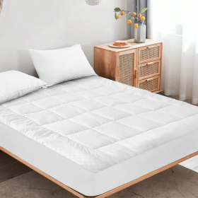 Solid-color Embossed Mattress Bedspread (Option: White-Queen)